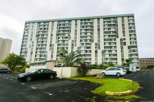 5210 Likini St, Honolulu HI 96818-3034 exterior