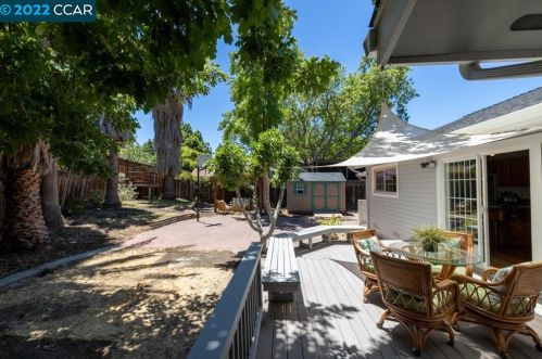 1126 Crowe Pl, Concord CA 94518-1712 exterior