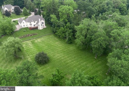 542 Newtown Rd, Berwyn PA 19312-2018 exterior