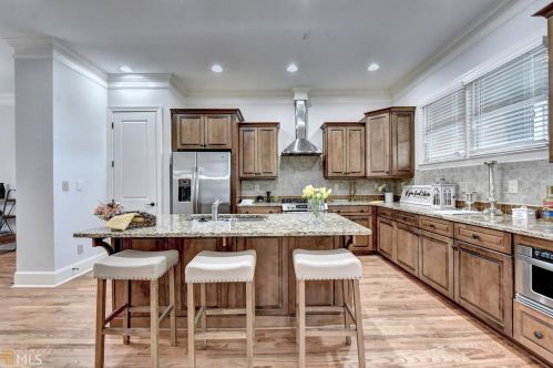 6033 City Walk Ln, Atlanta GA 30328 exterior