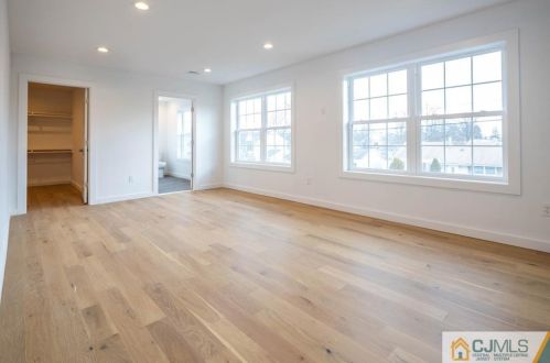 20 Kenmore Rd, Edison NJ 08817-4044 exterior