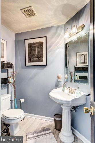 100 Columbus Ave, Littlestown PA 17340-1569 exterior