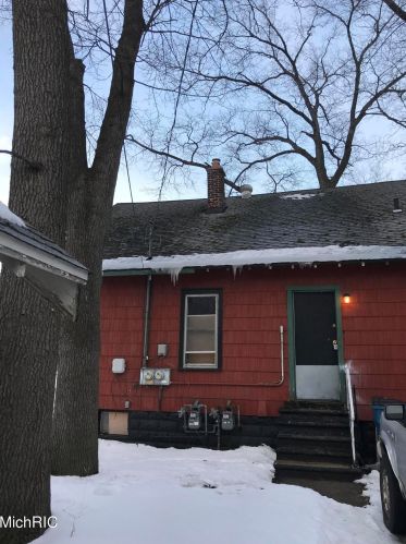 2513 Sanford St, Meskegon MI 49444-1445 exterior