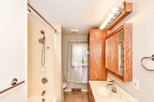 128 Tallyho Dr, Springfield MA  01118-1944 exterior