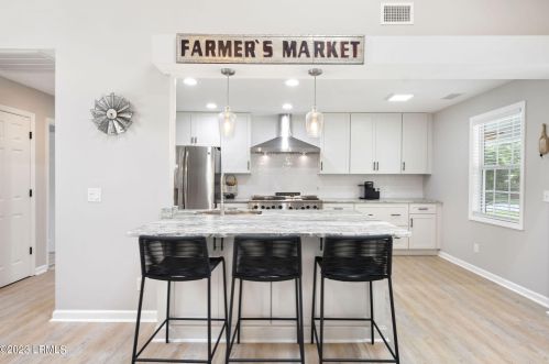 35 Grande Oaks Dr, Bluffton SC 29910-5502 exterior