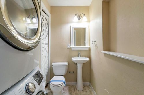 2001 Alguno Rd, Austin TX 78757-3223 exterior