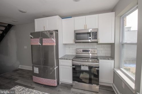 2122 2nd St, Philadelphia PA 19147-3802 exterior