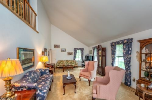 16 Heather Ct, Berkeley Heights, NJ 07922-2138