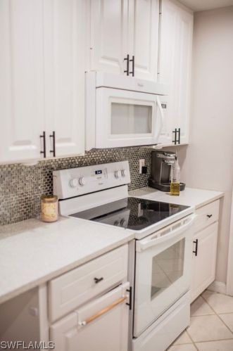 5321 Cove Cir, Naples, FL 34119-9528