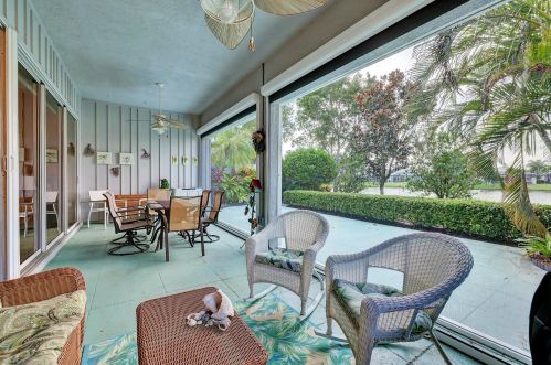 1553 Amherst Dr, Fort Pierce FL 34986-2413 exterior