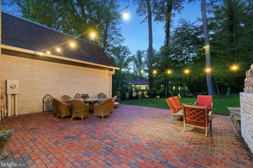 8751 Brook Rd, Mc Lean VA  22102-1507 exterior