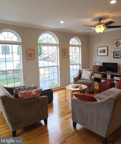 3378 Governors Crest Ct, Alexandria VA  22310-2335 exterior