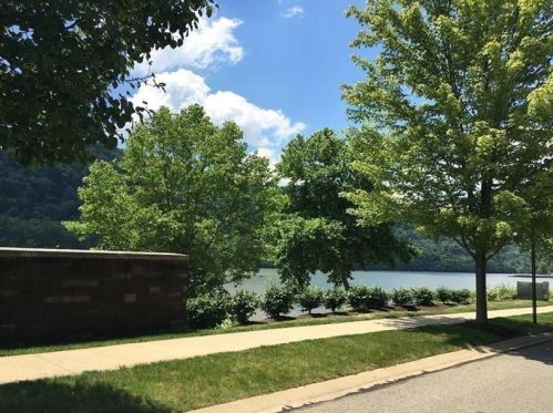 616 Arbor St, Pittsburgh PA  15238-2303 exterior