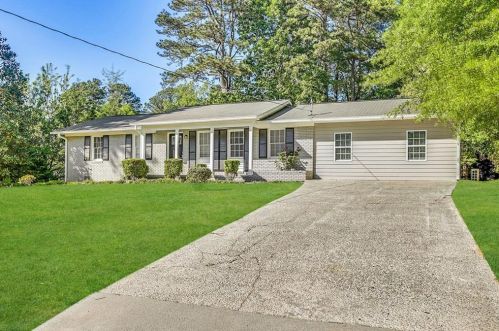 6775 Hampshire Dr, Tucker GA  30084-1304 exterior