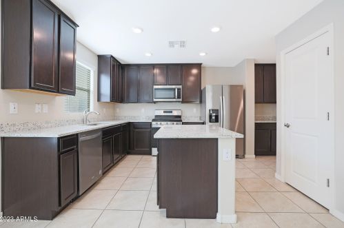 8029 Albeniz Pl, Phoenix AZ  85043 exterior