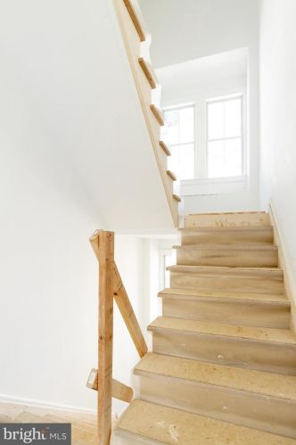 207 Gorgas Ln, Philadelphia PA 19119-1324 exterior