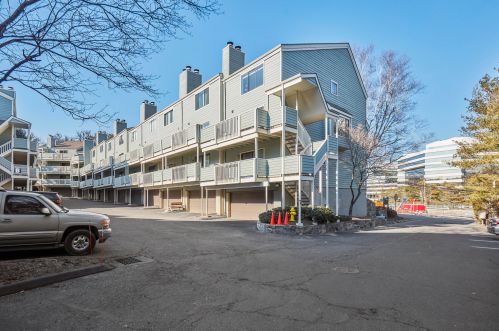 3 Oakwood Ave, Norwalk CT 06850-1340 exterior