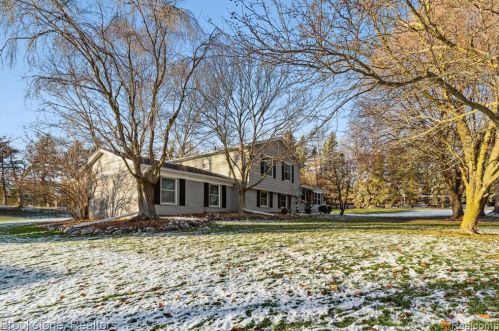 2752 Rhineberry Rd, Rochester, MI 48309-1910