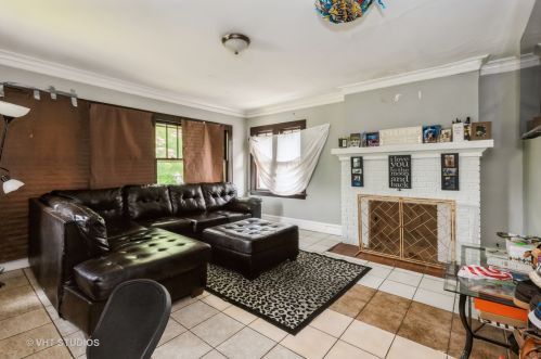 1014 Hickory St, Waukegan IL 60085-1940 exterior