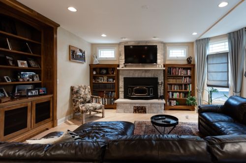 6923 Kenton Ave, Chicago IL 60712-2429 exterior