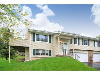 3830 Laurel Ct, Saint Paul, MN 55122-1622