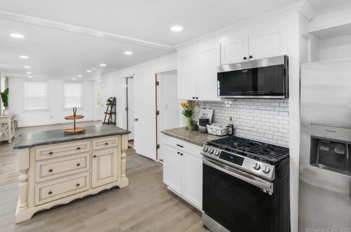 37 Commerce Ave, Killingly CT 06239-2804 exterior