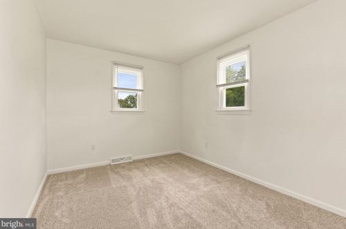 6 Kennedy Dr, Cookstown NJ 08511-1120 exterior