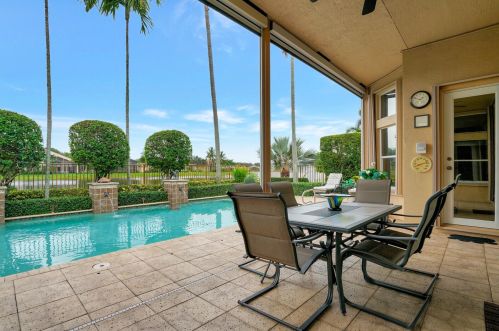 7016 Corning Cir, Boynton Beach FL 33437-3984 exterior