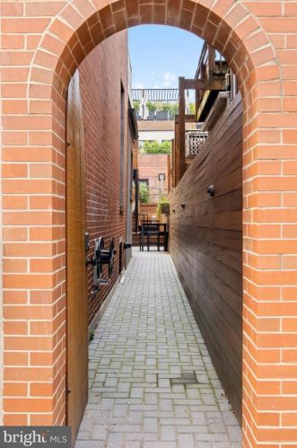 1910 Green St, Philadelphia PA  19130-3207 exterior