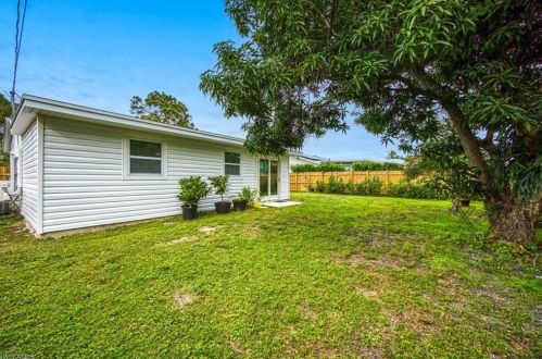 1096 Rordon Ave, Naples FL 34103-4577 exterior