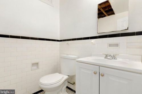 1320 T St, Washington DC 20009-4438 exterior