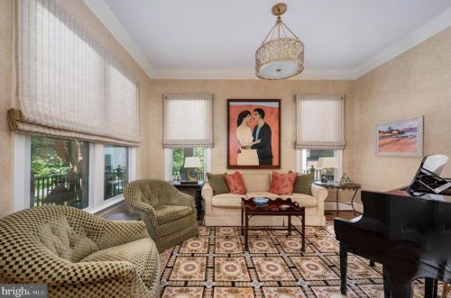 6421 Divine St, Mc Lean VA 22101-4702 exterior