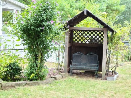 23 Sharon St, Providence RI 02908-4218 exterior