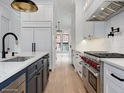 1943 Honore St, Chicago IL  60622-1044 exterior