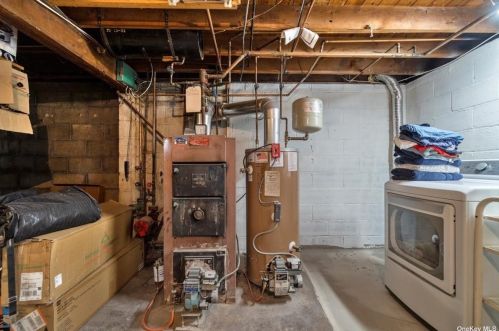 33 Hazard Ave, Huntington Station NY 11746-3726 exterior