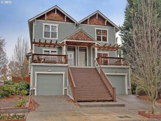 748 26 St, Portland OR  97219-2534 exterior