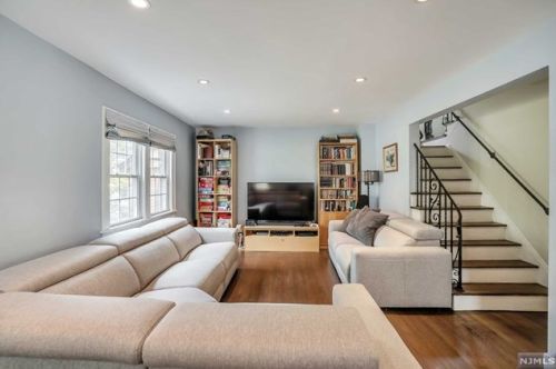 1175 Sussex Rd, Teaneck, NJ 07666-2770