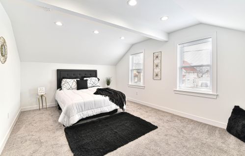 1325 Pryor Ave, Milwaukee WI  53207-1869 exterior