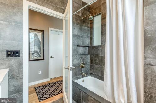 1112 17 St, Philadelphia PA 19146-4717 exterior