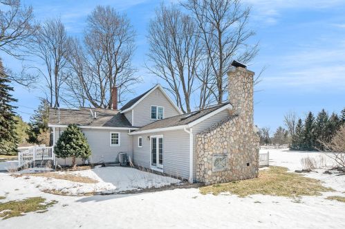 1889 Horton Rd, Meskegon, MI 49445-1109