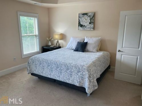 6436 Chariot St, Atlanta GA 30328-4298 exterior