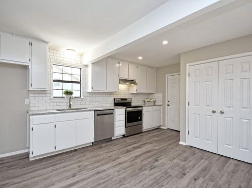 8302 Farmington Ct, Austin TX 78736-1744 exterior