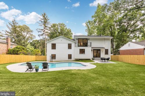 6705 Buttermere Ln, Bethesda MD  20817-1528 exterior