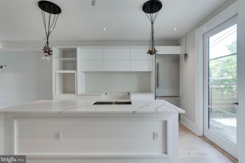 1924 35th Pl, Washington, DC 20007-2201