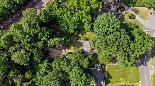 3631 Kingsboro Rd, Atlanta GA  30319-1312 exterior