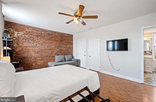 929 6 St, Philadelphia PA 19123-1405 exterior