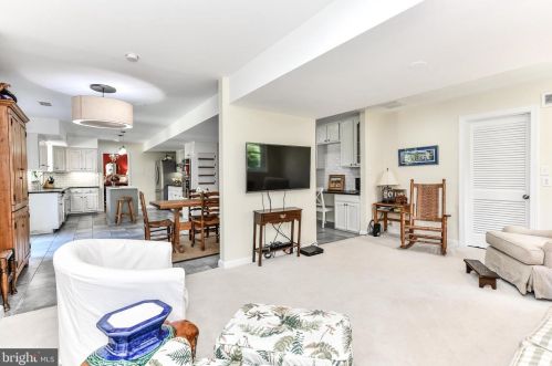 6224 Hardy Dr, Mc Lean VA  22101-3117 exterior