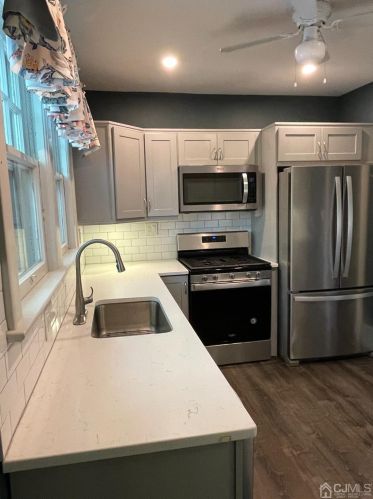 4 Cliffwood Pl, Metuchen, NJ 08840-2303