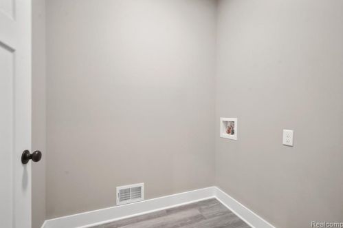 10478 Pne Vly Dr, Grand Blanc MI 48439-2677 exterior