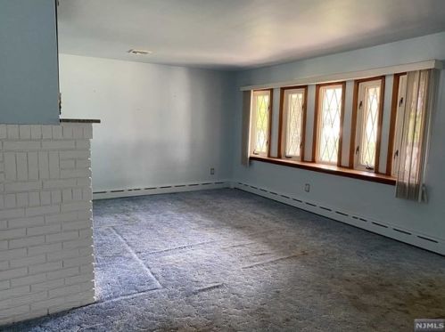 148 Berkshire Rd, Hasbrouck Heights, NJ 07604-2523